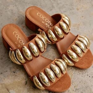 Coconuts by Matisse dome heel sandal, gold, brown suede